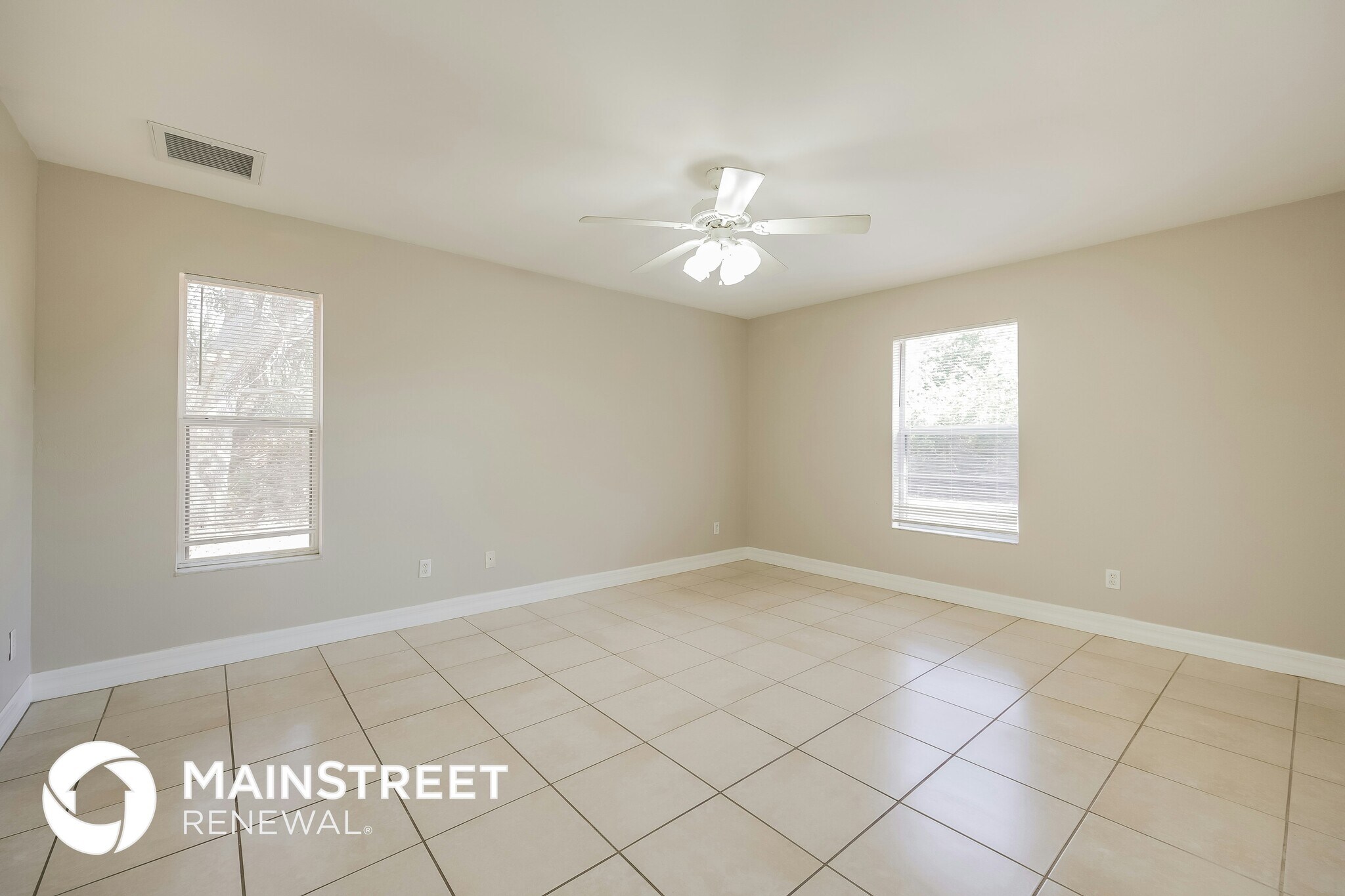 Building Photo - 448 Reading St