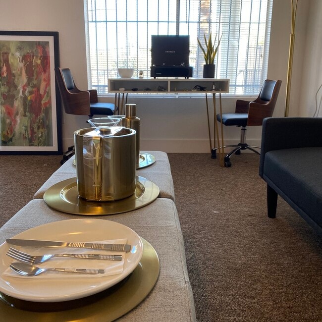 Room to live and entertain - 1125 N 7th Ave