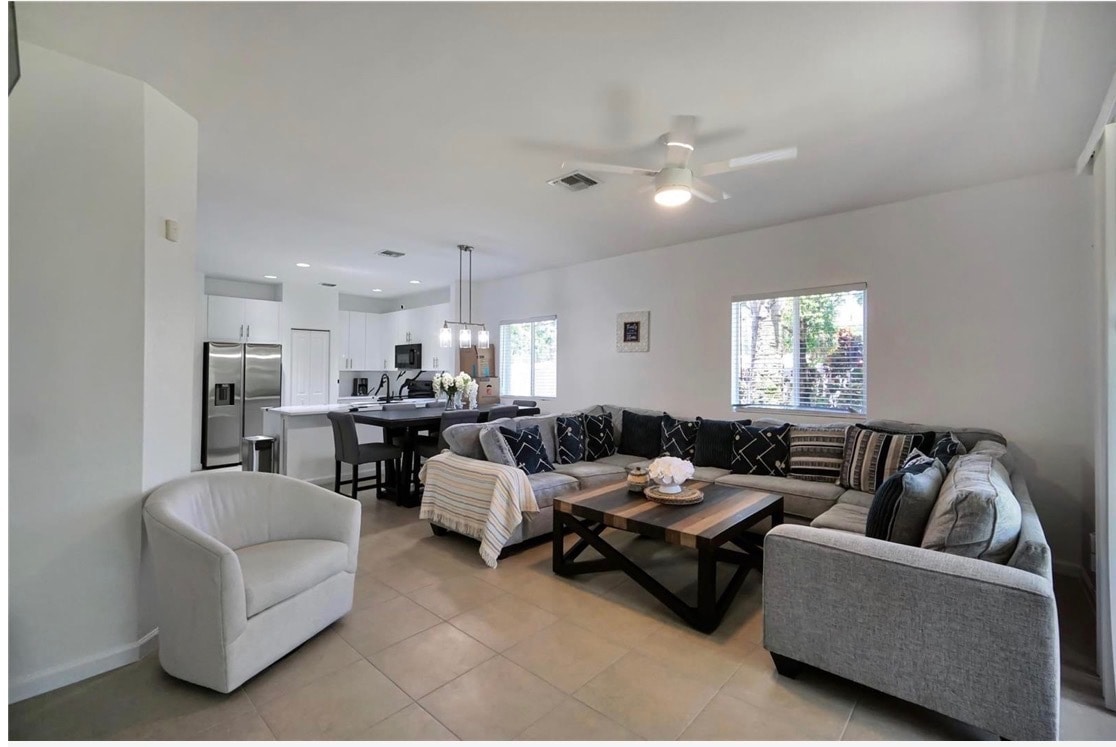 Building Photo - 378 NE 47th Pl