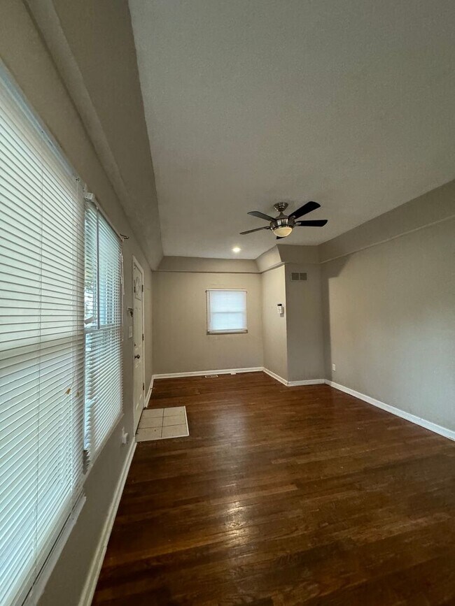 Building Photo - Coming Soon: 3 Bedroom Home Near Zoo & Parks!