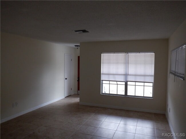 Building Photo - 923 E Turner Camp Rd