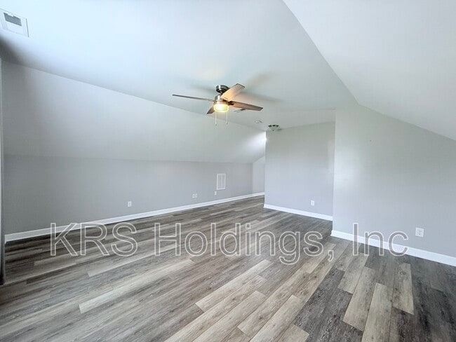 Building Photo - 5810 Spring Glen Lane