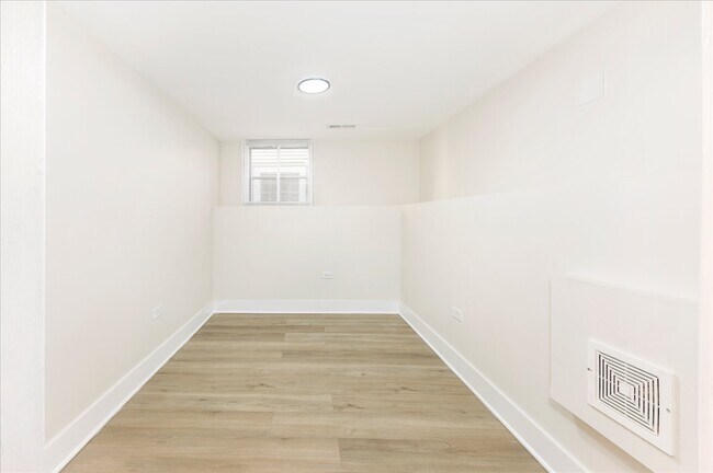 Building Photo - 4849 W Hutchinson St