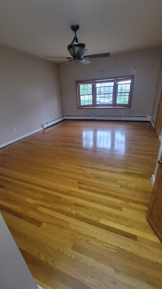 Front entrance of the apartment - 931 24th St