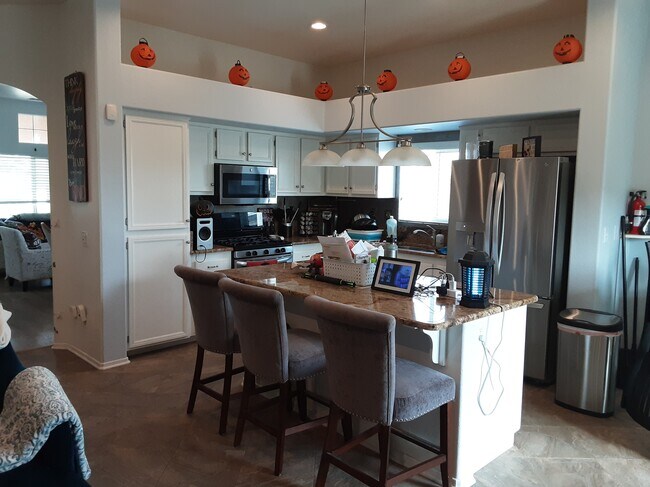 Building Photo - 496 Christina Ct