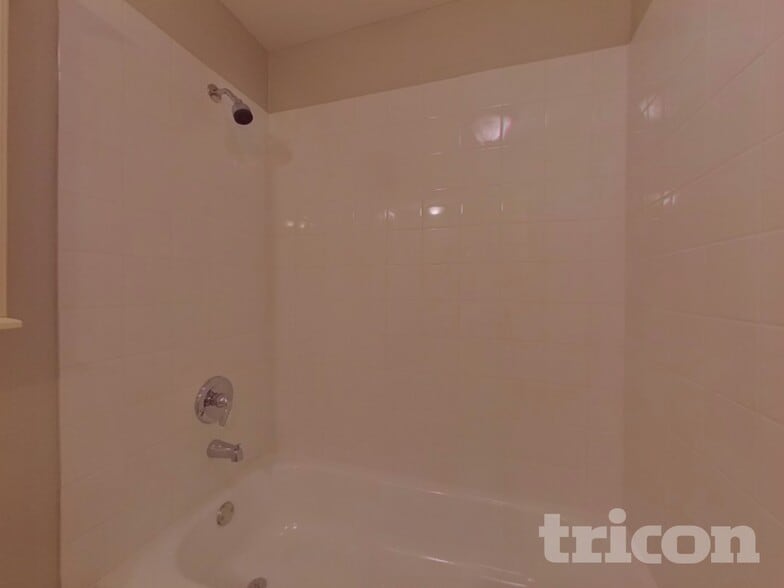 Building Photo - 1337 Hamlin Dr