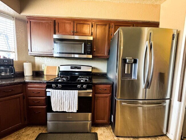 Building Photo - “Spacious 4-Bedroom, 2-Bath Home with Solar Panels in Yuma”