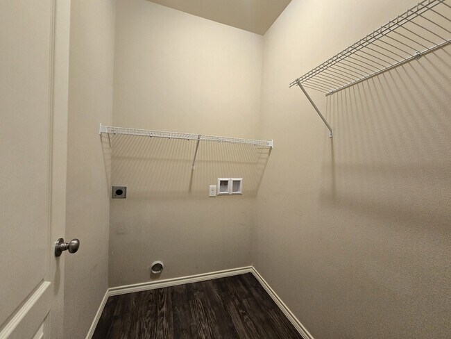 Building Photo - 322 Ambrose Avenue