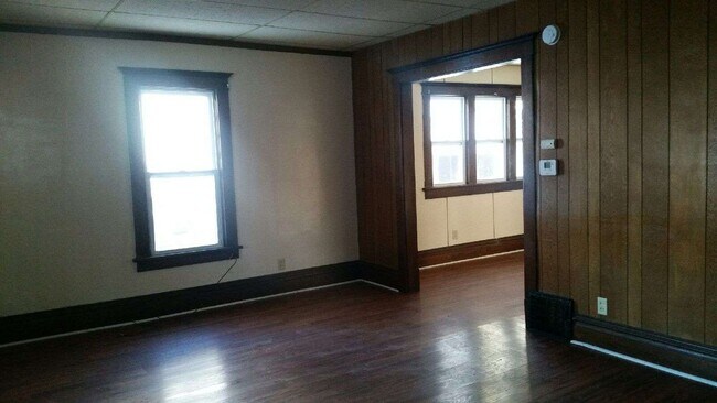 Building Photo - 203 Elmwood St
