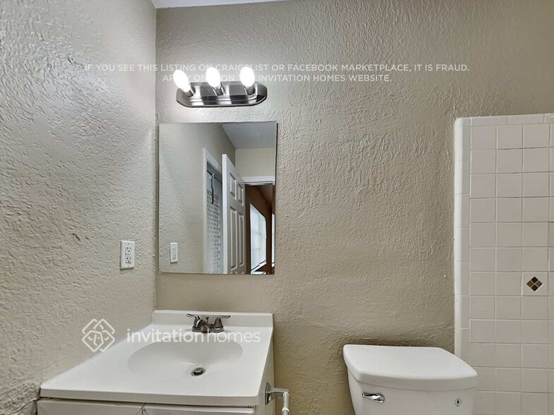 Building Photo - 7204 NW 80th Pl