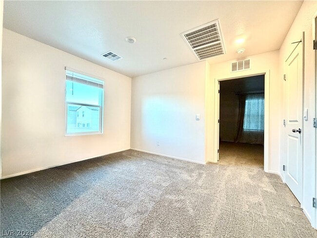 Building Photo - 6086 Lily Gdn St