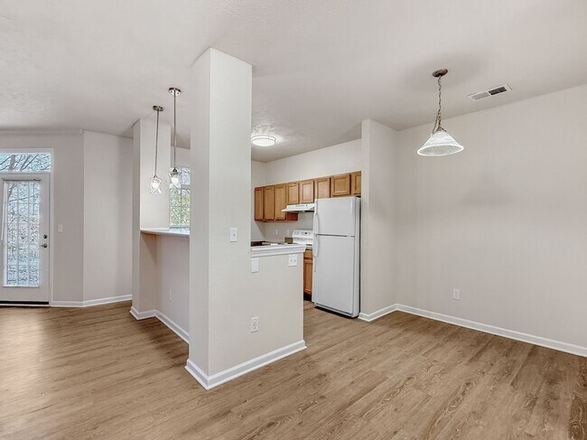 Building Photo - 702 Beachfront Dr