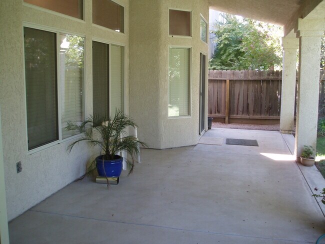 Building Photo - Beautiful 4 Bedroom home in the Clovis District