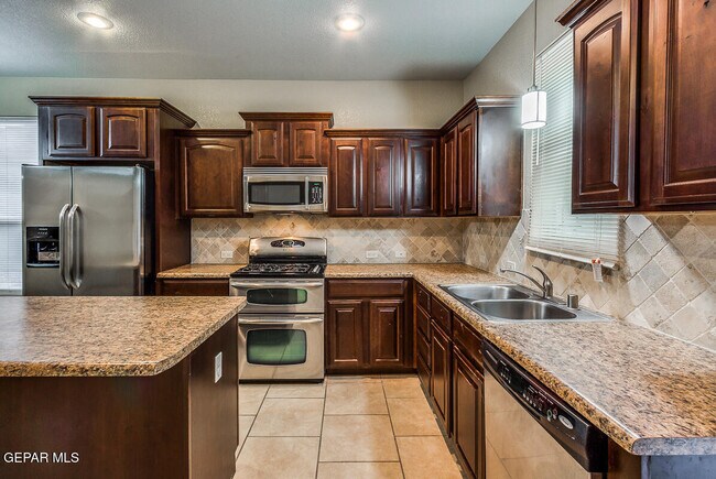Building Photo - 14289 Desert Sky Dr