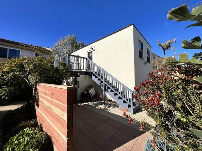 Building Photo - Life is Better at the Beach! 1+1