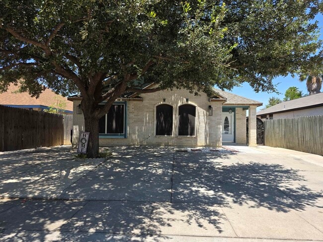 Primary Photo - 312 Mescalero Dr