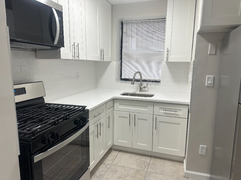 Building Photo - 67 Brinkerhoff St