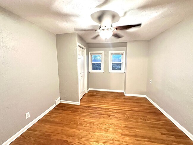 Building Photo - Updated 2 Bed, 1 Bath Home w/ Bonus Room i...