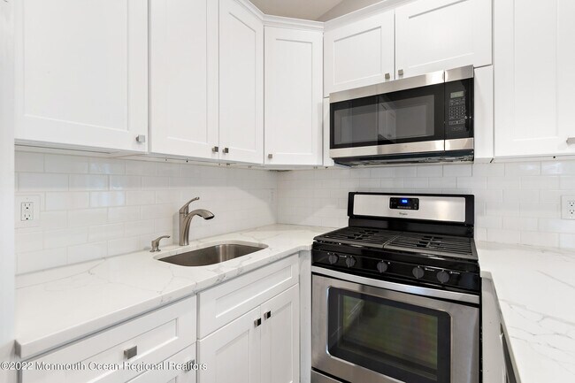 Building Photo - 2 Middlesex Rd