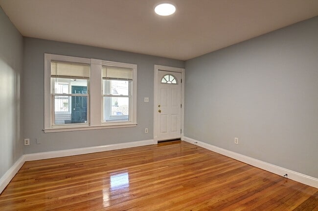 Building Photo - 88 Old Colony Ave