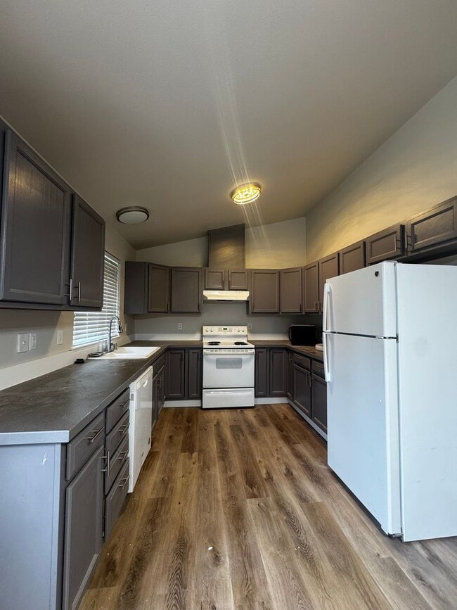 Building Photo - 2203 N Abbey Glen Ct