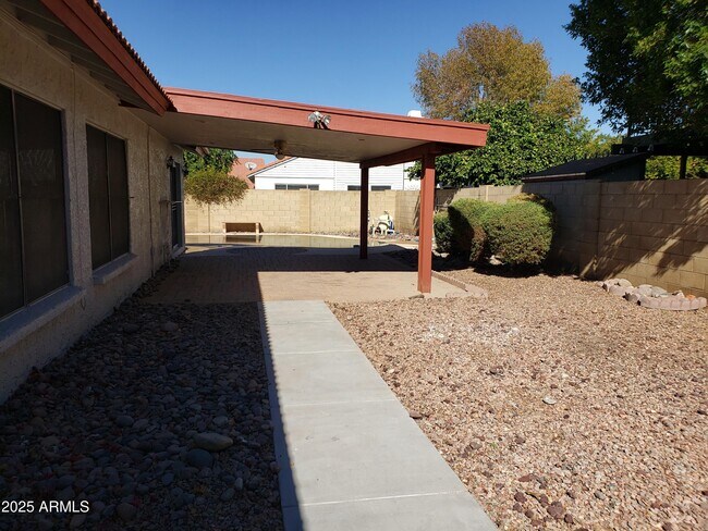 Building Photo - 2708 W Gila Ln