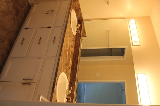 Building Photo - 1925 Catamaran Dr