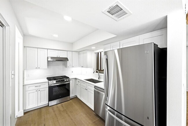 Building Photo - 6202 Laurel Valley Dr