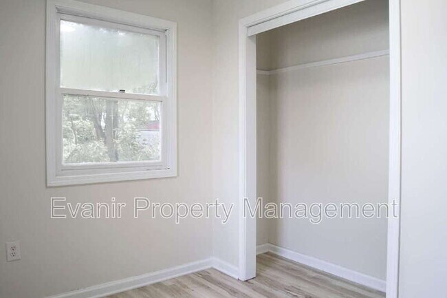 Building Photo - 280 S Charleston Rd