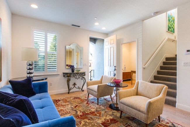 Building Photo - 1110 Healdsburg Ave