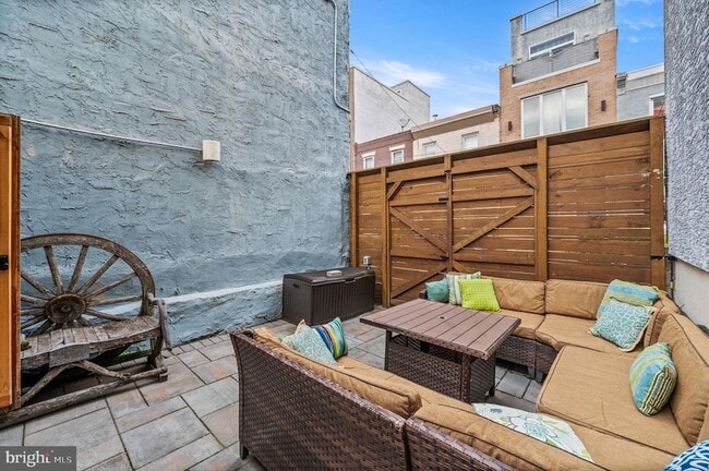 Building Photo - 1520 Dorrance St