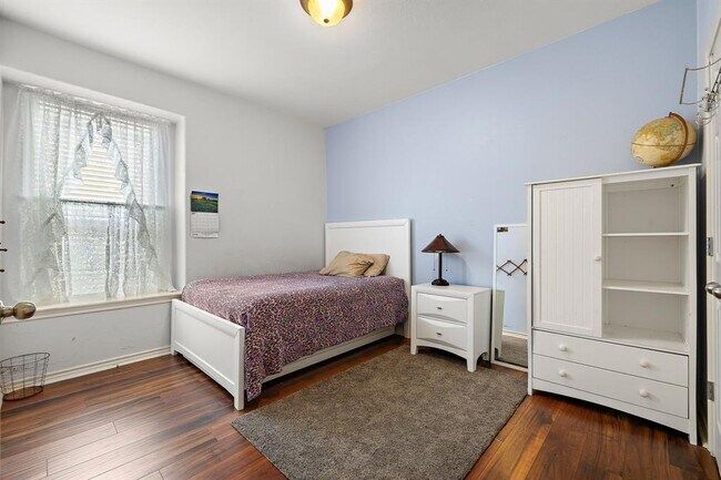 Building Photo - 123 Justin Leonard Dr