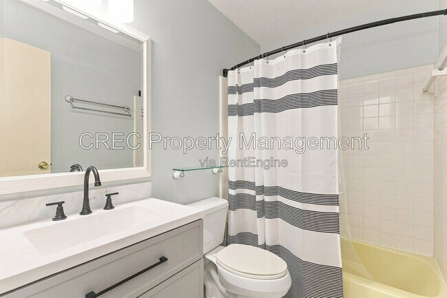 Building Photo - 321 Shaftesbury Ln