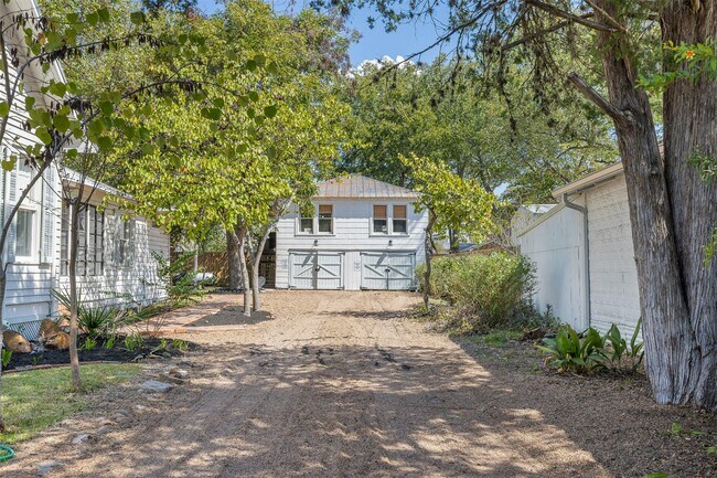Building Photo - 206 N Rusk St