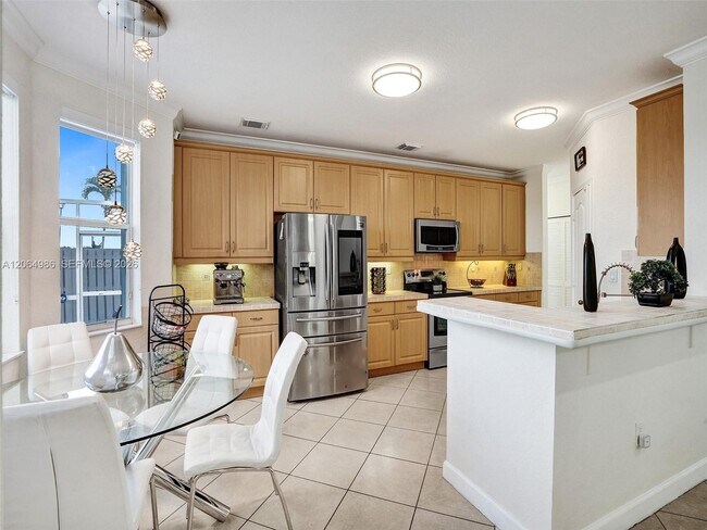 Building Photo - 6662 SW 166th Ct