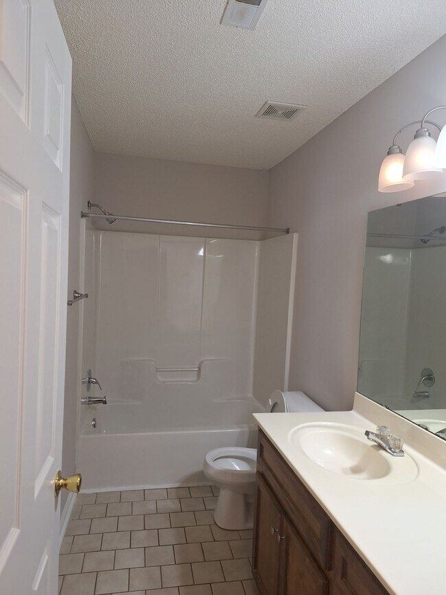 Building Photo - MOVE IN SPECIAL - $300 OFF THE FIRST FULL ...