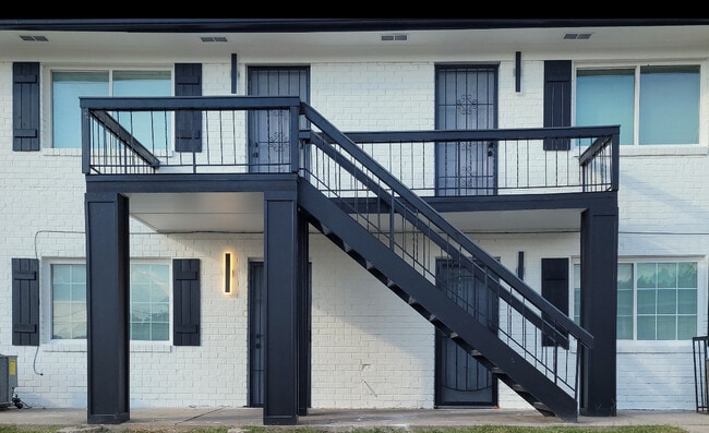 Exterior - Park South Apartments