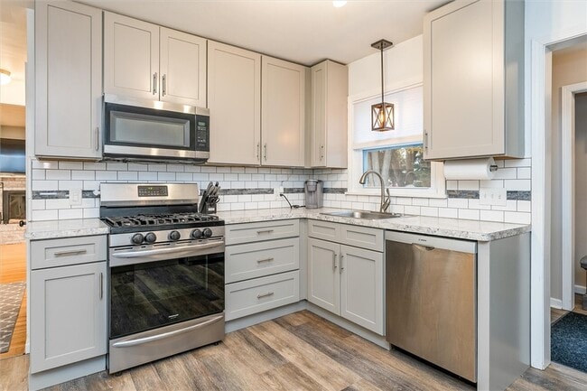 Building Photo - 46 Country Ln