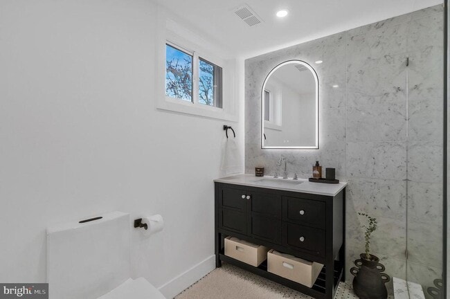 Building Photo - 6810 Weaver Ave