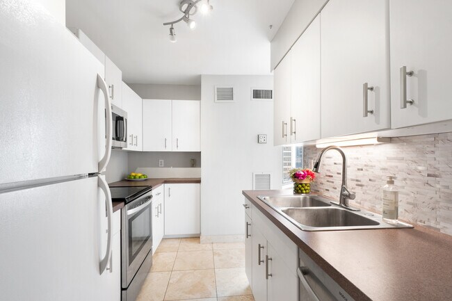 Building Photo - 401 E Ontario St