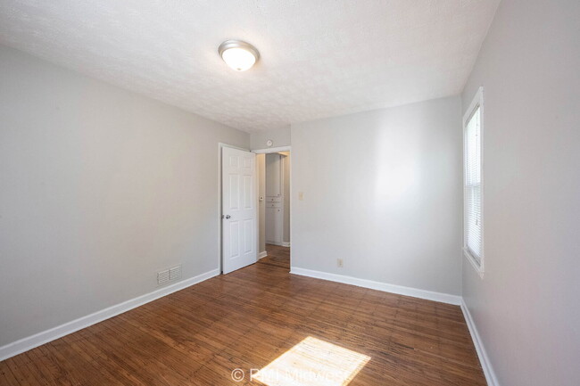 Building Photo - "Charming 2-Bedroom Retreat in Indianapoli...