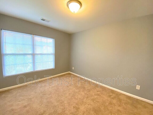 Building Photo - 410 Vinicio Dr