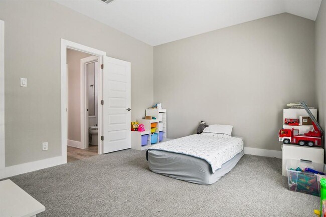 Building Photo - 16601 Malaga Hills Dr