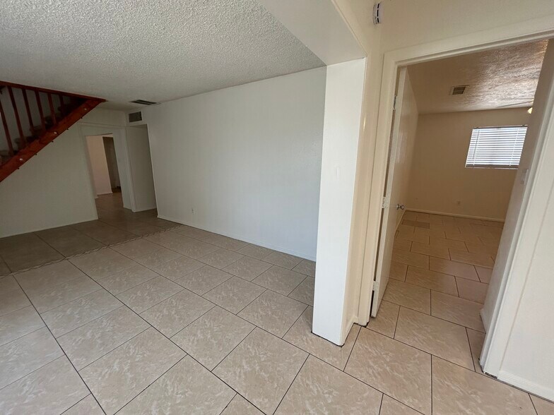Building Photo - 8014 W Osborn Rd
