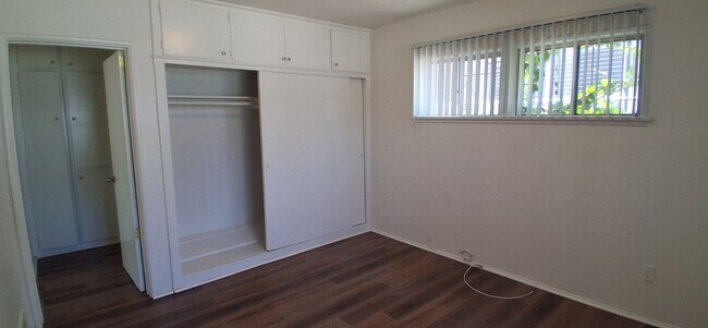 Building Photo - 1578E