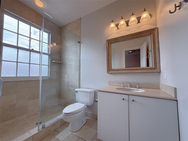 Building Photo - 2813 Saint St