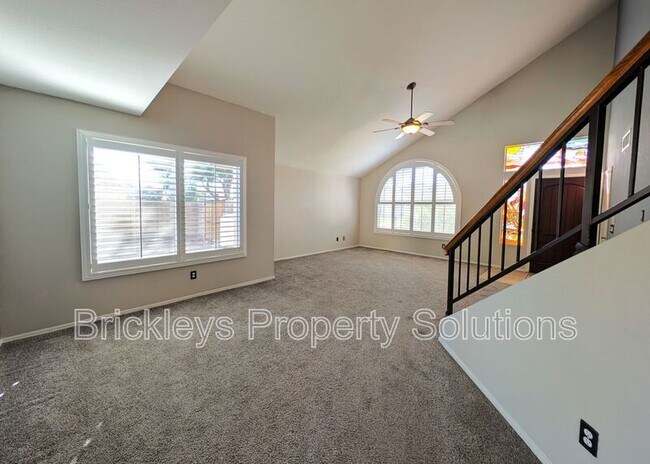 Building Photo - 2340 W Myrtle Dr