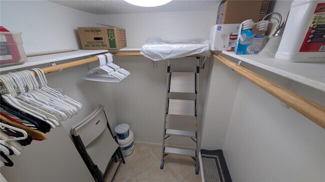 Building Photo - 3090 N Course Dr