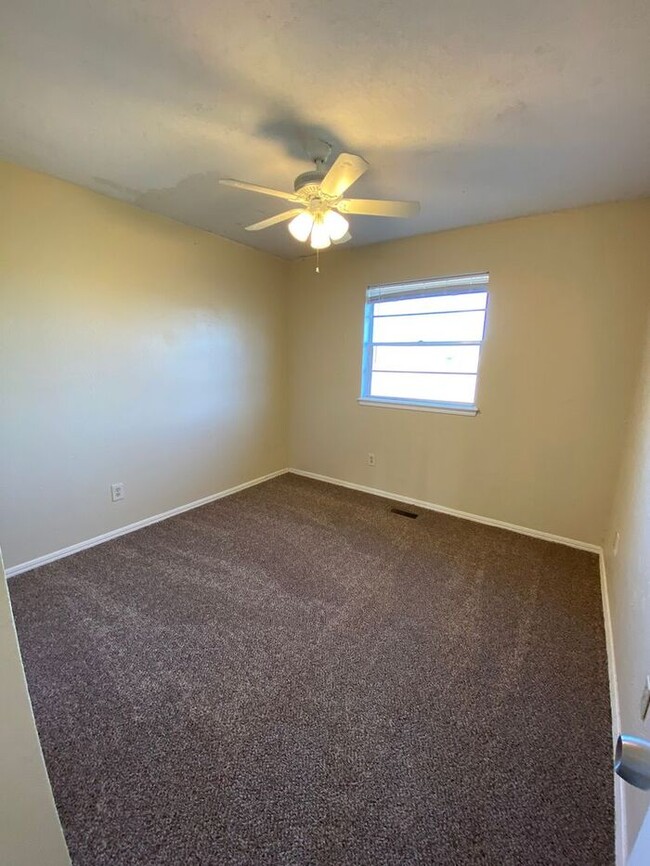 Building Photo - 3 bed 2 bath in Moore in Greenbriar Eastla...