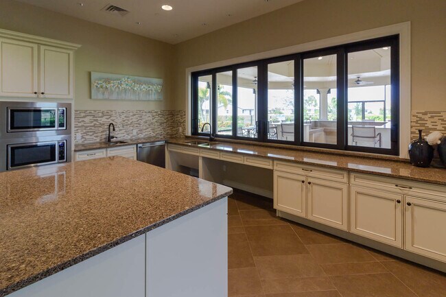 Building Photo - 740 S E Boboli Way